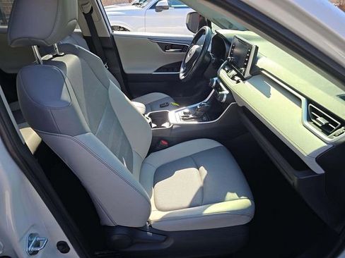 Used 2021 Toyota RAV4 Limited image 4