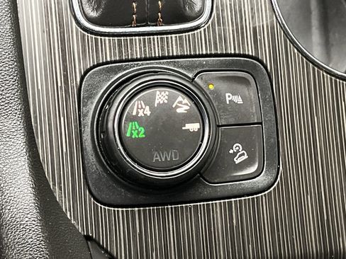 Used 2017 GMC Acadia SLT image 16