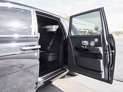 Used 2024 Rolls-Royce Phantom Sedan image 34