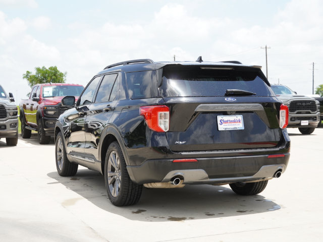 Used 2021 Ford Explorer XLT w/ Equipment Group 202A RWD image 9