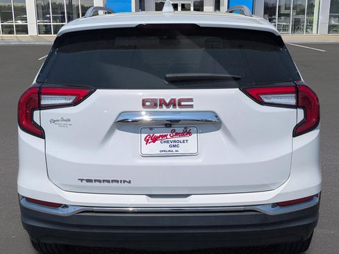 Used 2023 GMC Terrain SLT image 9