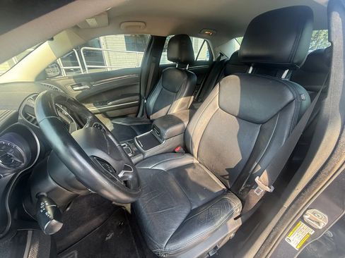 Used 2018 Chrysler 300 Touring w/ Sport Appearance Package RWD image 9
