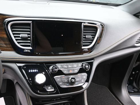 Used 2022 Chrysler Pacifica Pinnacle FWD image 22
