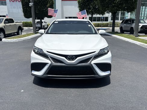 Used 2022 Toyota Camry SE FWD image 4