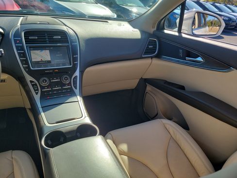 Used 2019 Lincoln Nautilus Select image 16