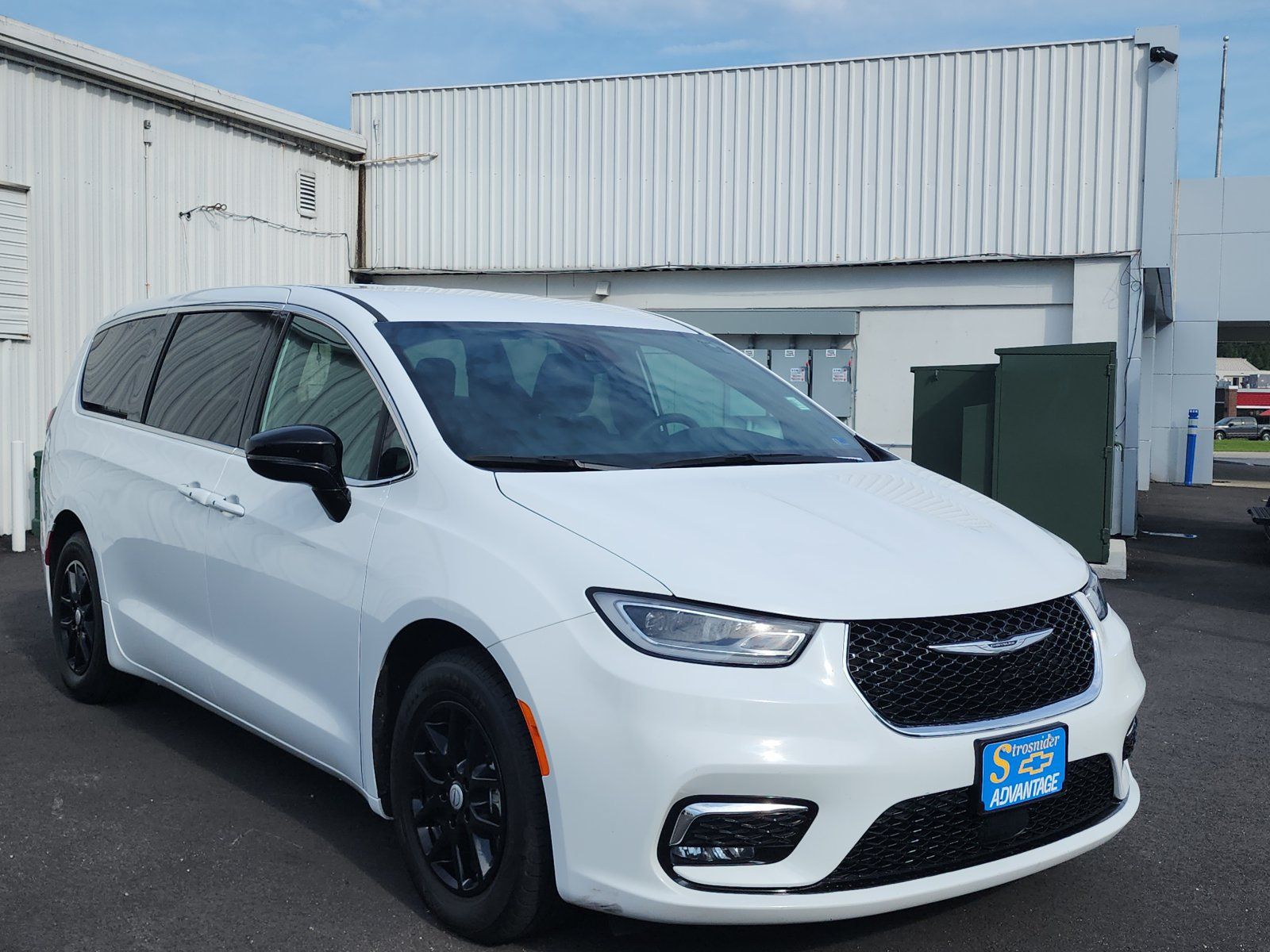 Used 2025 Chrysler Pacifica Select FWD image 7