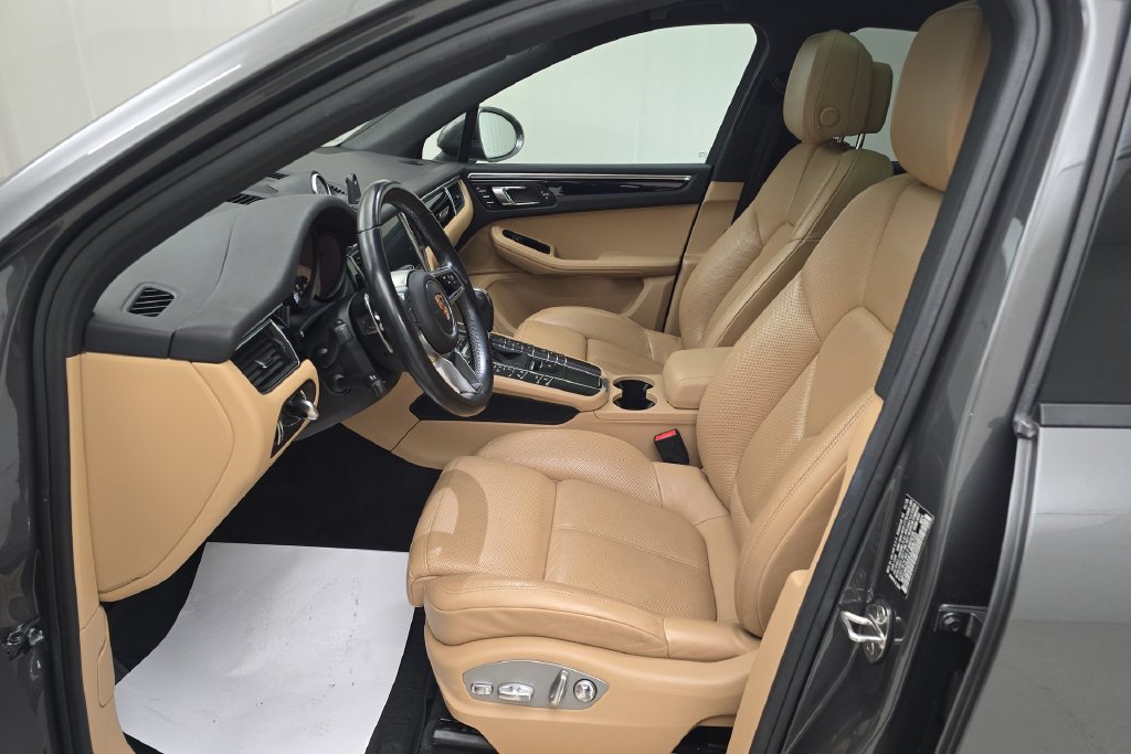 Used 2018 Porsche Macan AWD/4WD image 12