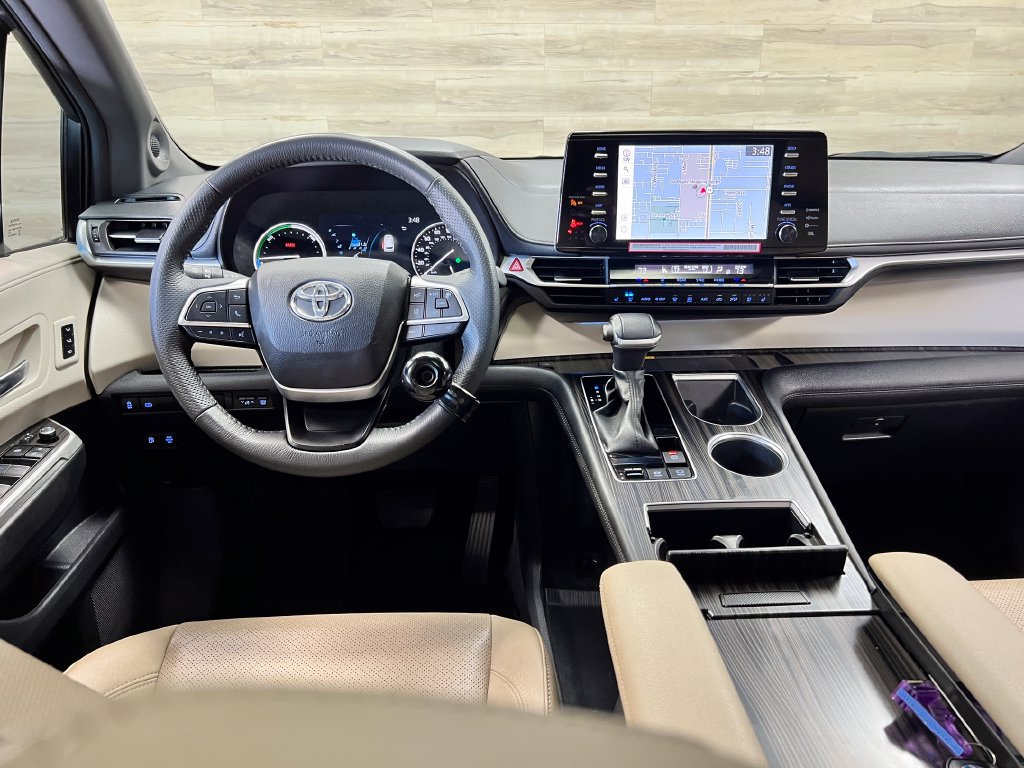 Used 2024 Toyota Sienna Limited AWD/4WD image 2
