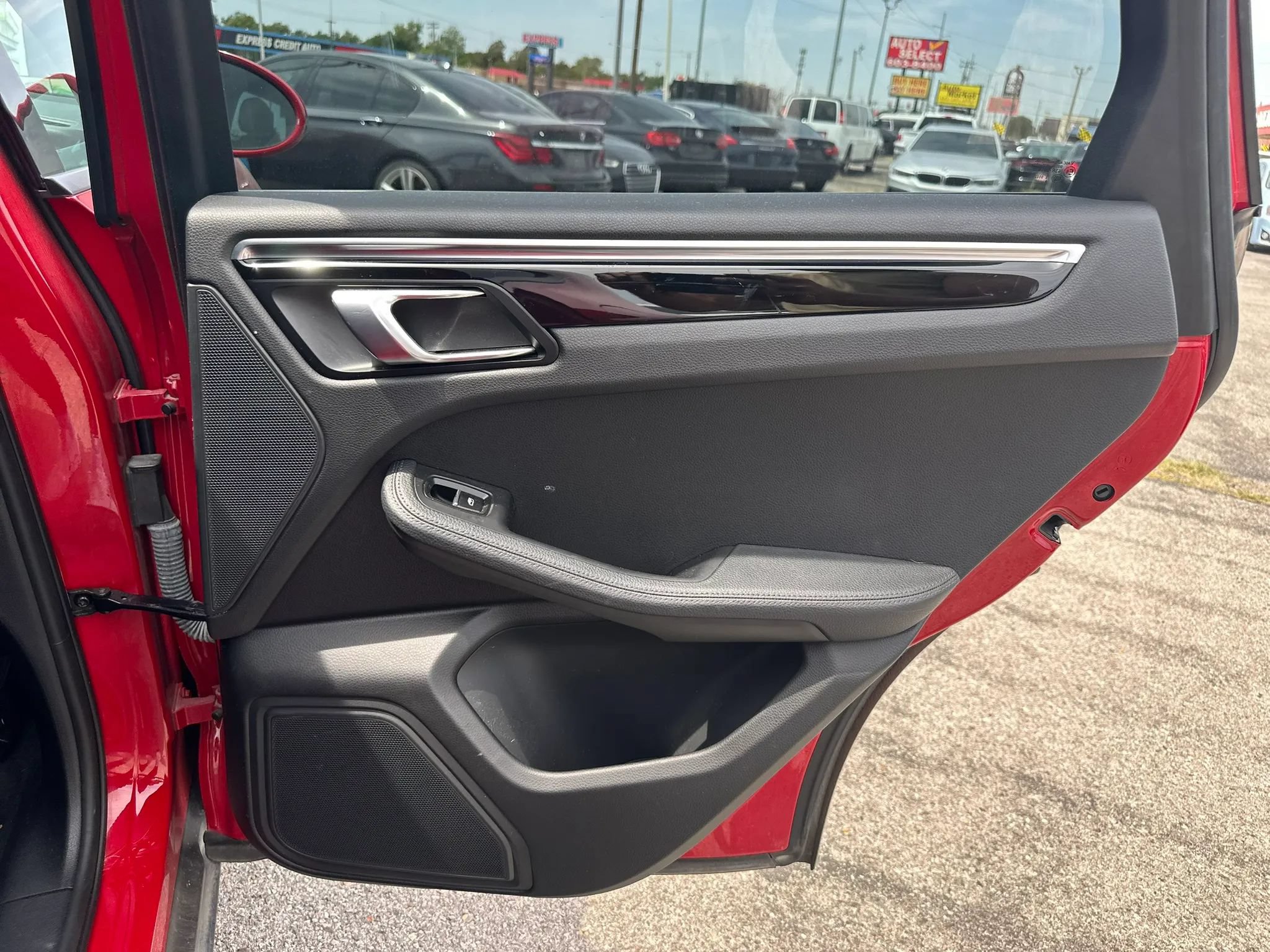 Used 2018 Porsche Macan Sport Edition AWD/4WD image 24