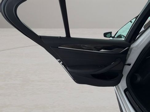 Used 2023 BMW 540i w/ Premium Package image 33