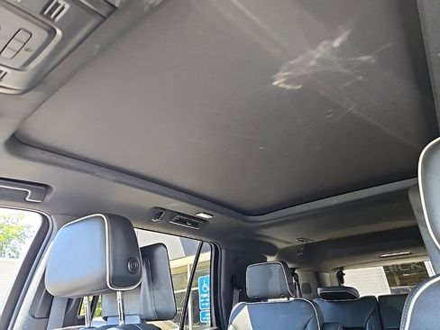 Used 2023 Chevrolet Tahoe Premier AWD/4WD image 47