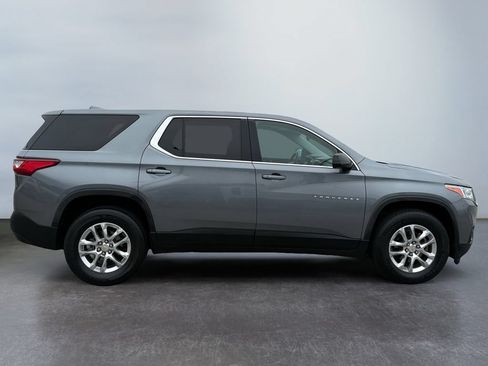Used 2019 Chevrolet Traverse LS FWD image 2