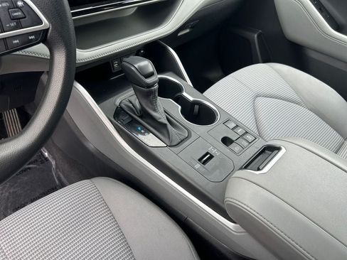 Used 2023 Toyota Highlander L FWD image 18
