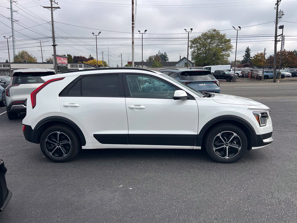Certified 2025 Kia Niro LX FWD image 6