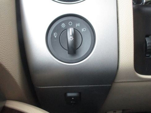 Used 2012 Ford Expedition XLT image 16