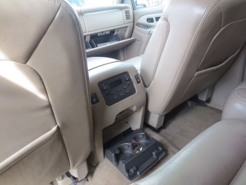 Used 2004 GMC Yukon Denali image 22