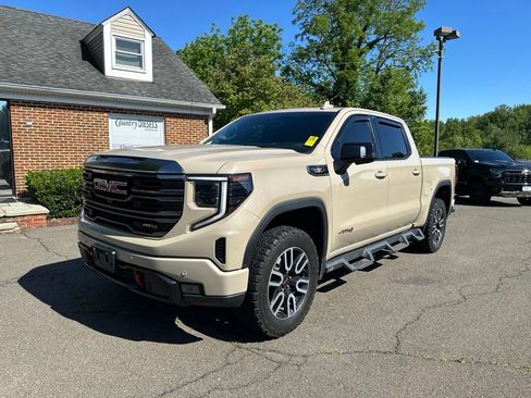 Used 2023 GMC Sierra 1500 AT4 w/ AT4 Premium Package AWD/4WD image 3