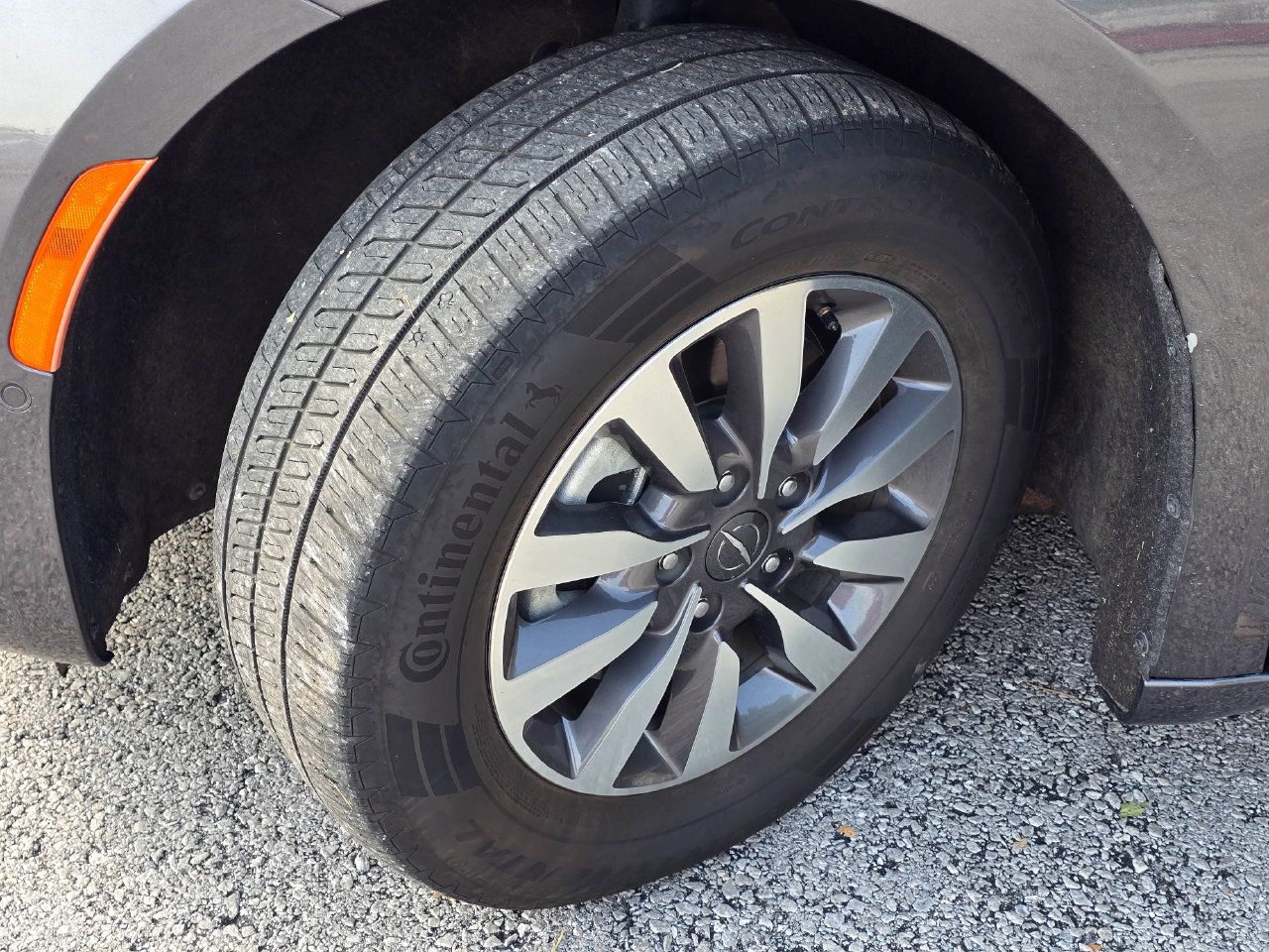 Used 2022 Chrysler Pacifica Limited w/ Uconnect Theater Family Group FWD image 11