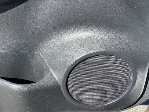 Used 2018 Nissan Rogue SV image 19