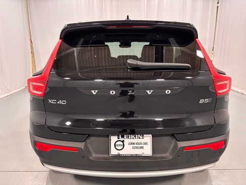 Certified 2025 Volvo XC40 B5 Plus image 10