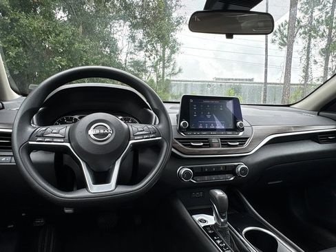 Used 2024 Nissan Altima 2.5 SV FWD image 27