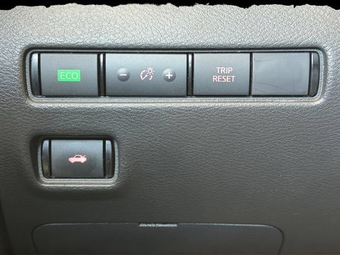 Used 2025 Nissan Sentra SR FWD image 22