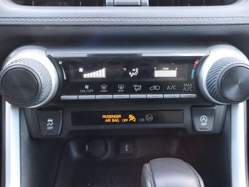 Used 2021 Toyota RAV4 LE image 20