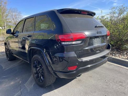 Used 2021 Jeep Grand Cherokee Laredo X image 2