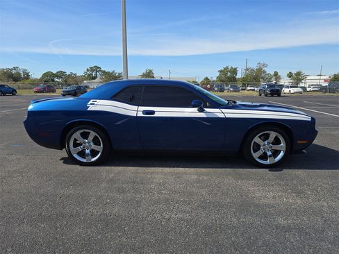 Used 2010 Dodge Challenger R/T image 2