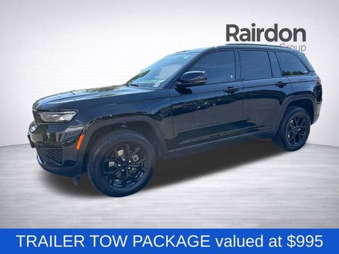 Used 2024 Jeep Grand Cherokee Altitude AWD/4WD image 3