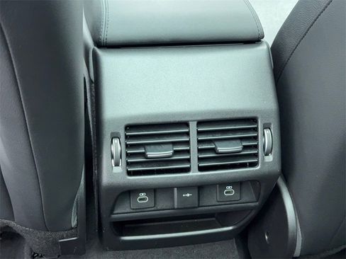 Used 2022 Land Rover Discovery Sport S image 44