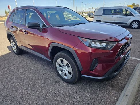 Used 2020 Toyota RAV4 LE w/ Carpet Mat Package image 7