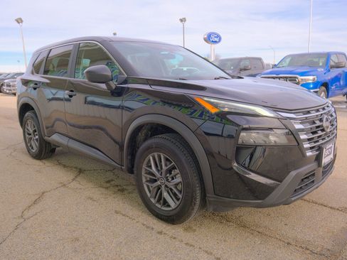 Used 2024 Nissan Rogue S image 13