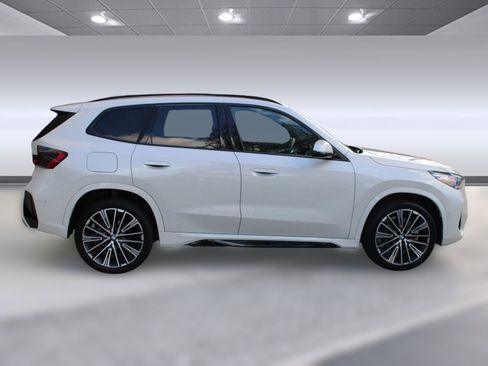 Used 2023 BMW X1 xDrive28i w/ Premium Package image 8