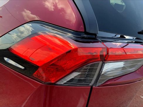 Used 2021 Toyota RAV4 XLE Premium FWD image 26