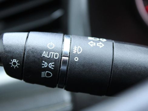 Used 2018 GMC Acadia SLE image 29