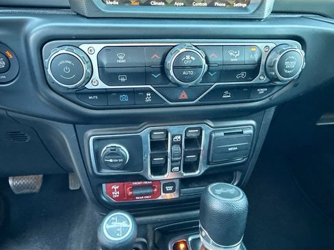 Used 2022 Jeep Wrangler Unlimited Rubicon 4xe AWD/4WD image 17