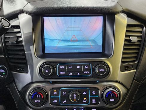 Used 2018 Chevrolet Suburban LT w/ Luxury Package AWD/4WD image 15