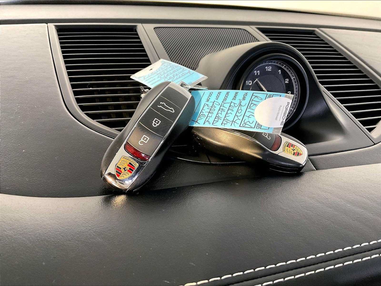 Certified 2024 Porsche Macan AWD/4WD image 21