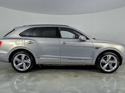 Used 2019 Bentley Bentayga AWD/4WD image 14