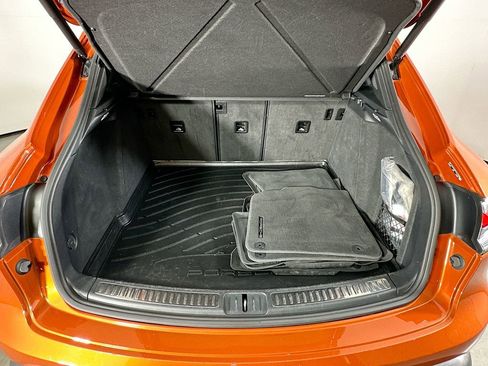 Certified 2023 Porsche Macan AWD/4WD image 28