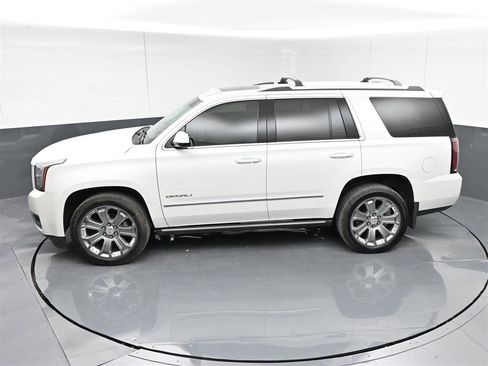 Used 2017 GMC Yukon Denali w/ Open Road Package AWD/4WD image 16