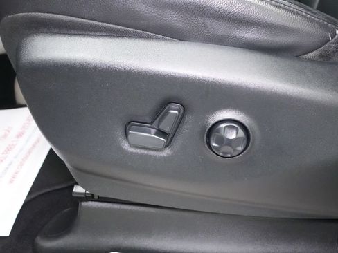 Used 2017 Chrysler Pacifica Touring-L Plus FWD image 16