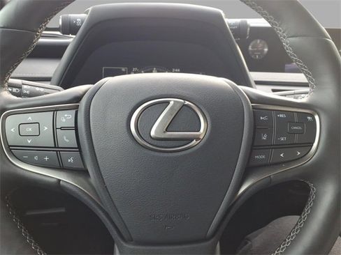 Used 2019 Lexus UX 200 image 8
