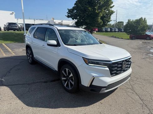 Used 2024 Honda Pilot Elite image 4