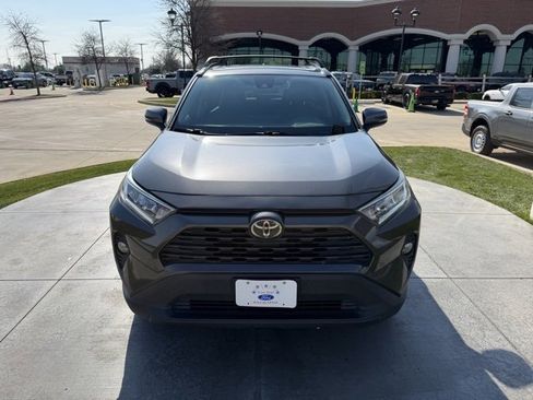 Used 2020 Toyota RAV4 XLE Premium image 2