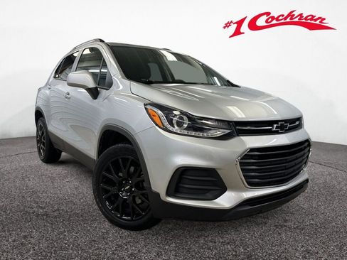 Certified 2022 Chevrolet Trax LT w/ Driver Confidence Package image 1