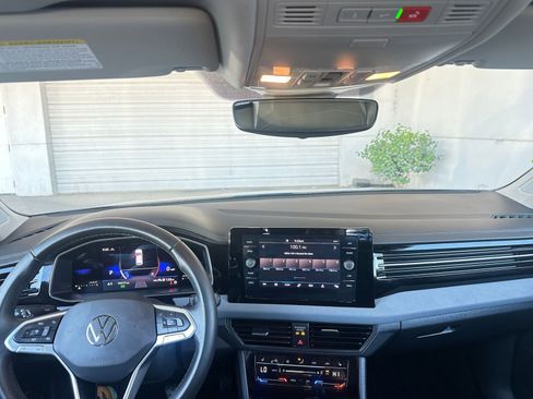 Used 2025 Volkswagen Jetta SE image 33