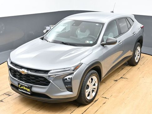 Used 2024 Chevrolet Trax LS w/ Driver Confidence Package FWD image 40