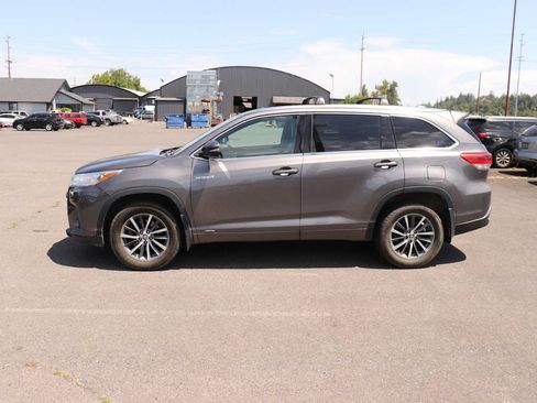 Used 2017 Toyota Highlander XLE AWD/4WD image 8